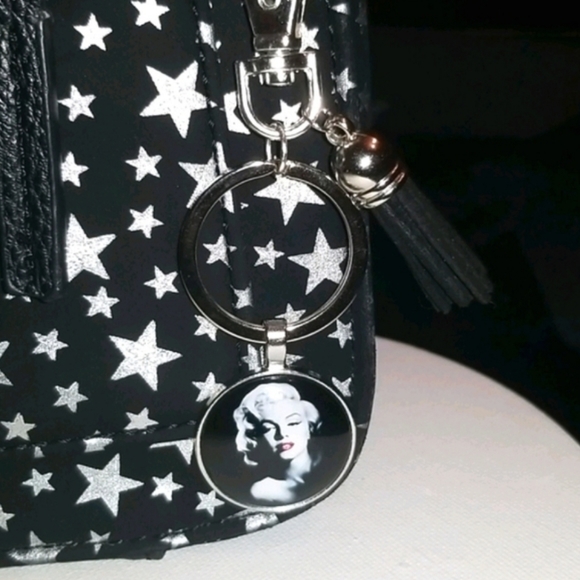 Handcrafted Marylin Monroe Keychain - Picture 3 of 5